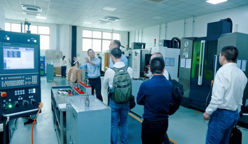 安升達(dá)高管團(tuán)隊(duì)赴美東與東駿集團(tuán)展開(kāi)產(chǎn)品合作深度交流